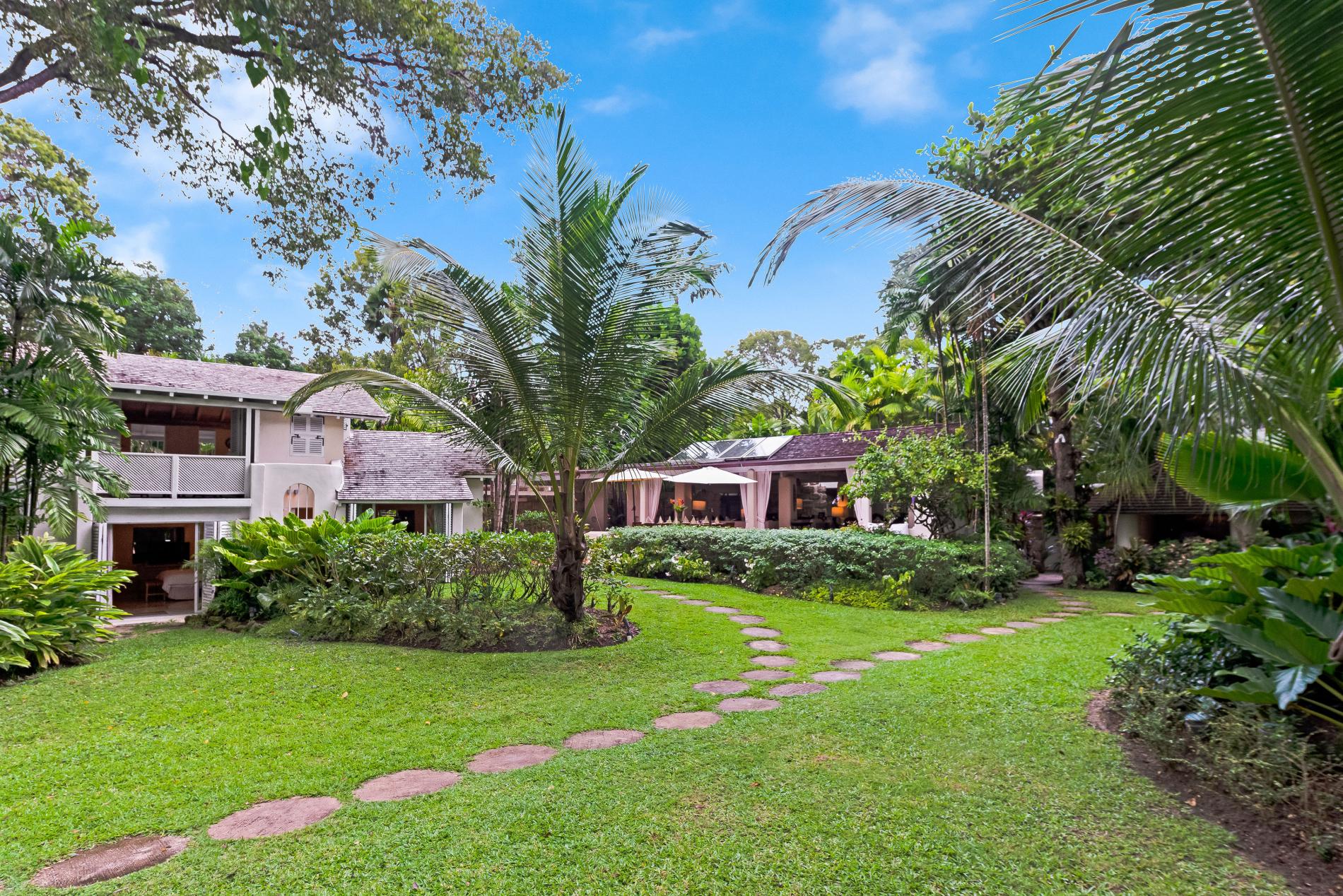 Landmark House & Cottages